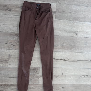 Pantaloni in pelle da donna marroni
