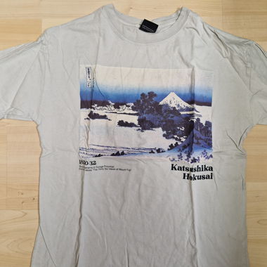T-Shirt beige con stampa Hokusai