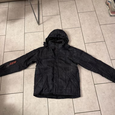 Giacca Invernale Nera Imbottita con Cappuccio di Jump