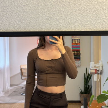 Top corto a maniche lunghe