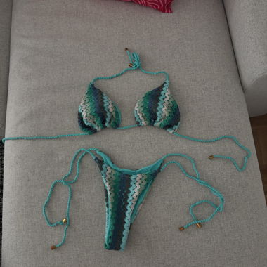 Set bikini string all'uncinetto