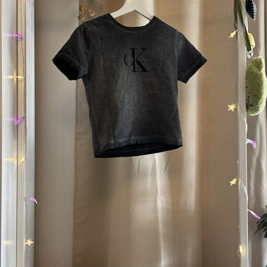 Calvin Klein Cropped T-Shirt – Washed Black