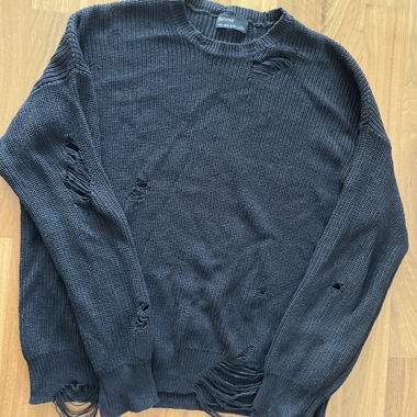 Knit pullover in distressed look