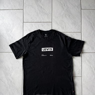 Levi’s Relaxed/oversized fit t-shirt size M