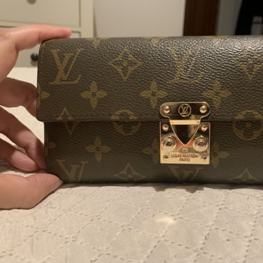 Louis Vuitton Wallet in Excellent Condition!