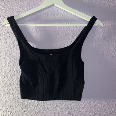 black croptop