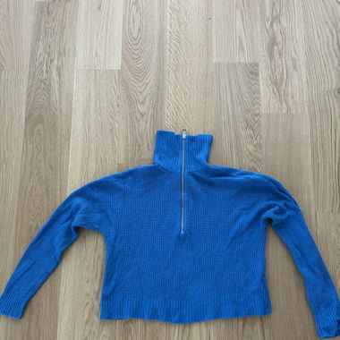 Maglione blu con zip