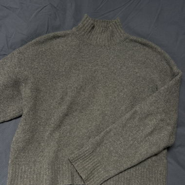 maglione lavorato a maglia grigio