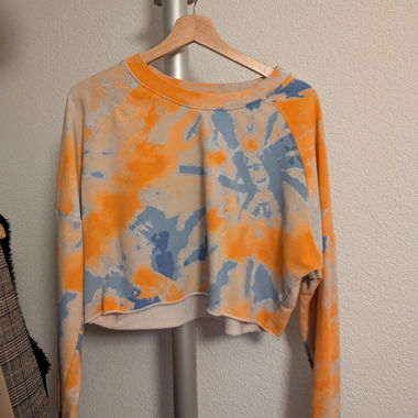 Crop Sweatshirt mit Batikmuster
