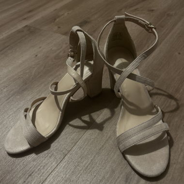 Sandales à lanières beige