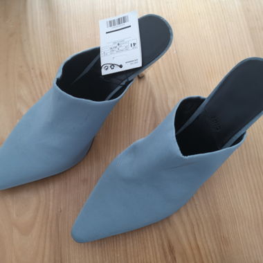 Mules en dentelle bleue à talon bloc