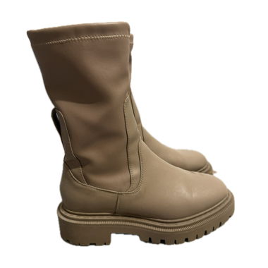 Beige boots