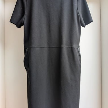 Abito nero da donna con tasche