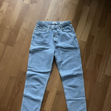 mom jeans light blue