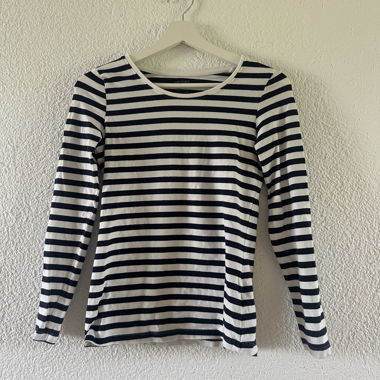 T-shirt a maniche lunghe a righe