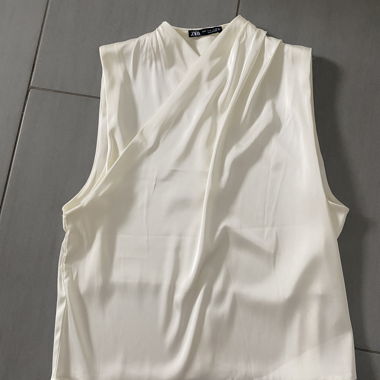 Haut en satin crème ZARA