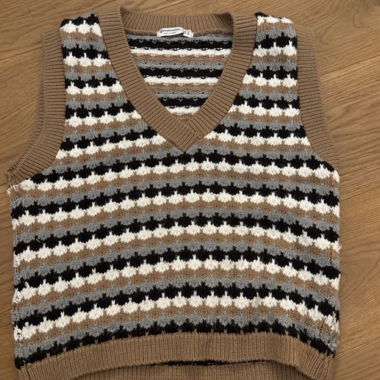 Pull sans manches à rayures