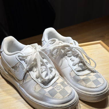 Nike Air Force 1 con motivo LV EUR 36