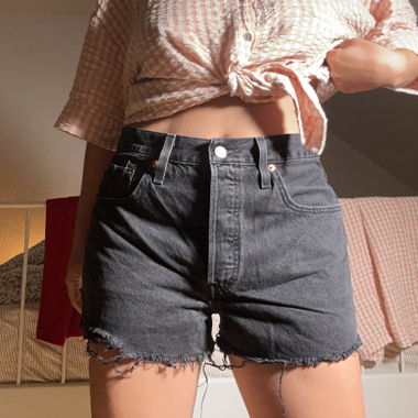 Levi’s schwarze Denim-Cutoff-Shorts