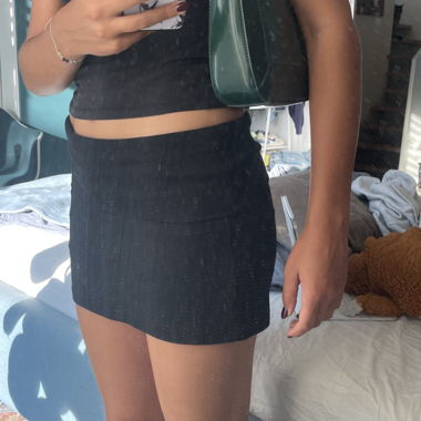 Black comfy mini skirt