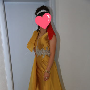 Gelbes Abendkleid