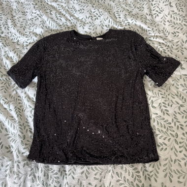 Top noir a paillettes