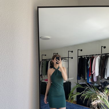 Grünes Cocktailkleid