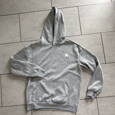 Grauer Kapuzenpullover mit Logo
