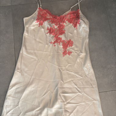 Nuisette Marjolaine seta beige e pizzo corallo