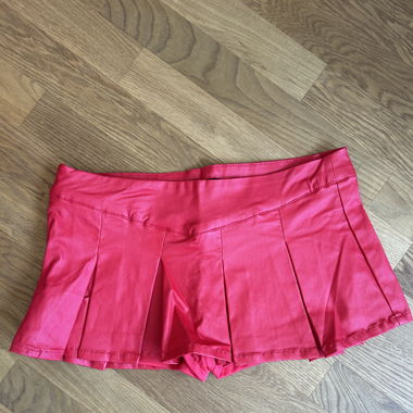 red skirt 