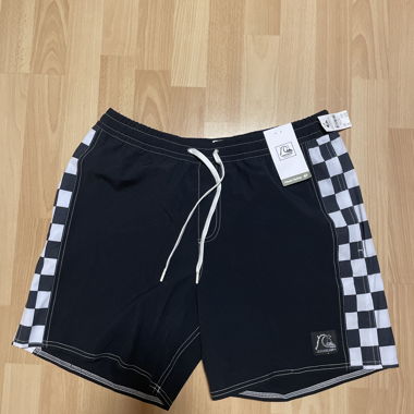 Surf-/Badeshorts schwarz kariert