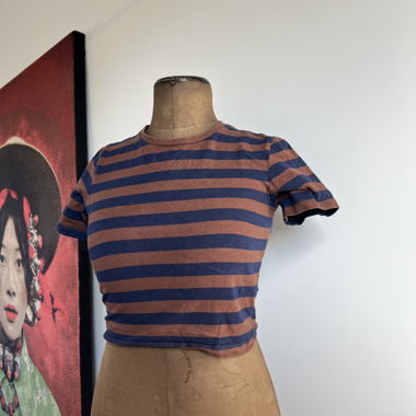 Gekürztes gestreiftes T-Shirt