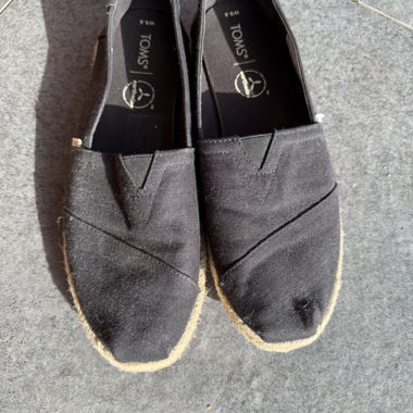 Black TOMS Espadrilles