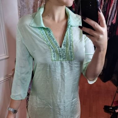 Elegantes Strandkleid Seide mintgrün bestickt 