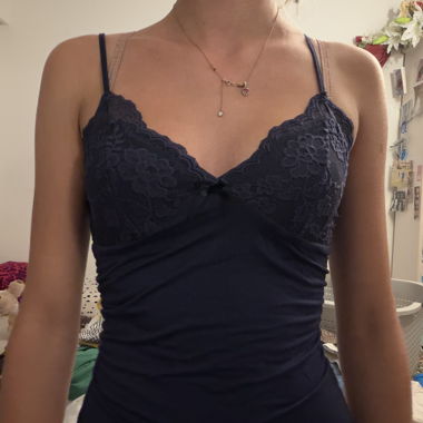 Haut en dentelle bleu foncé