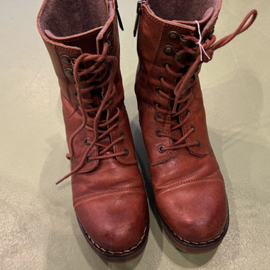 Lace-up leather boots