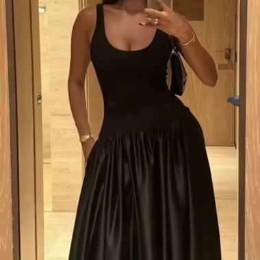 Ärmelloses schwarzes Kleid