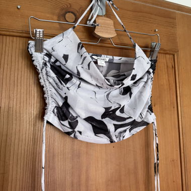 Monki Top a collo halter – Taglia S