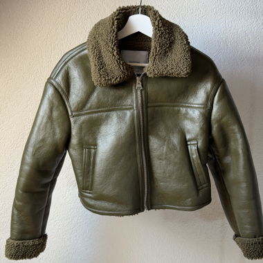 Veste en cuir artificiel Bershka verte