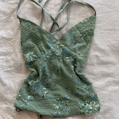 Salbeigrünes Pailletten-Cami-Top mit Schnür-Rücken