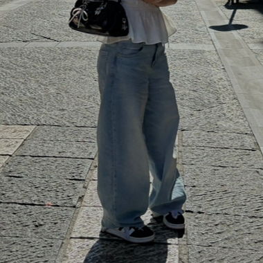 Weite Jeans in Hellblau