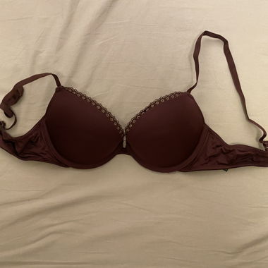 Burgundy bra with lace trim super push-up