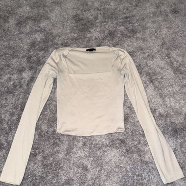 Fitted long-sleeve top