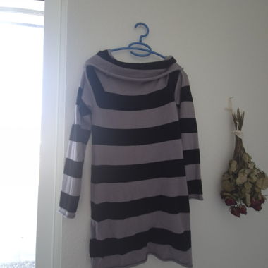 Alternatives Streifen-Kleid