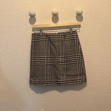 Mini black and white plaid skirt