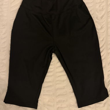 Black capri 