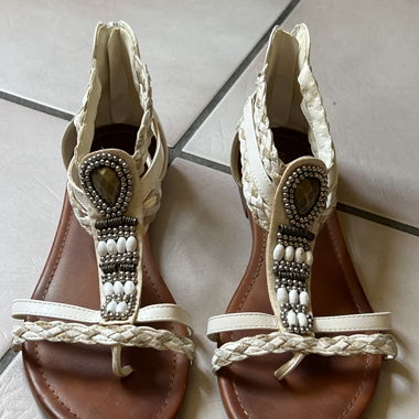 Beige-braune Sandalen