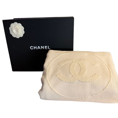 Asciugamano da bagno CHANEL con scatola – Accessorio luxury per home spa
