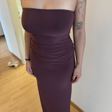 Abito lungo senza spalle bordeaux