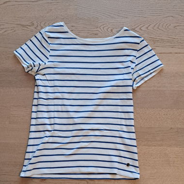 weiss-blau gestreiftes kurzarm Shirt